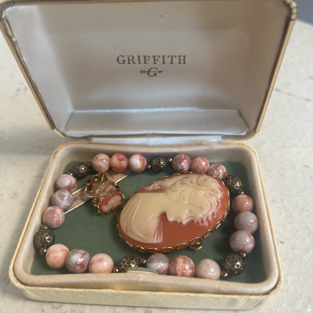vintage Griffith cameo bracelet Earrings and brooch set - Picture 2 of 11